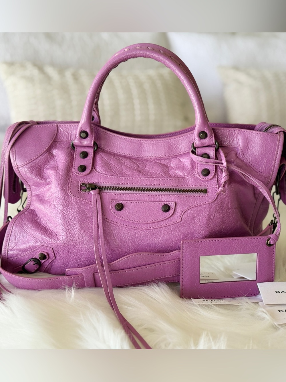 BALENCIAGA CITY BAG MEDIUM SOFT PURPLE RARE!
W/MIRROR STRAP 2015 Rose Berlingot